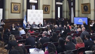 Con final incierto, senadores se disputan el dictamen de mayoría