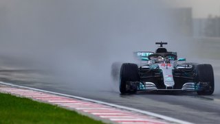 Lewis Hamilton logró la pole bajo la lluvia en Hungría