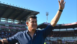 Mientras AFA busca DT para la Selección, Macri opina: "Me gusta Almirón"