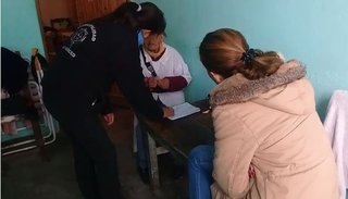 Brindan refugio en una capilla a las personas necesitadas, para pasar las frías noches de invierno