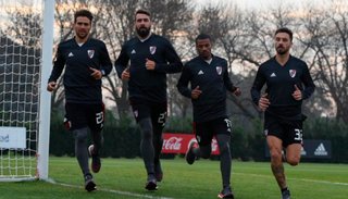 Scocco y Pratto se suman a los trabajos con el grupo