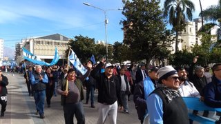 Los choferes del transporte público marchan hacia Casa de Gobierno en busca de respuestas