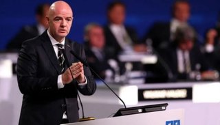 La FIFA prohibirá que clubes deudores contraten jugadores