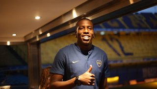 Boca hace oficial la contratación de Hurtado