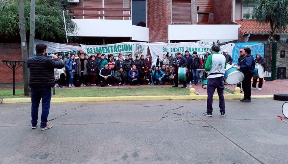 Después de 43 años cierra la fábrica que elabora las populares "mielcitas": 150 trabajadores quedan en la calle- Después de 43 años cierra la fábrica que elabora las populares "mielcitas": 150 trabajadores quedan en la calle