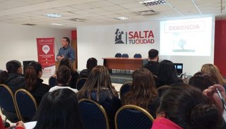 Charla sobre alzheimer en el CCM