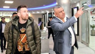 Tapia defenderá este martes a Messi ante la Conmebol para evitar una dura sanción