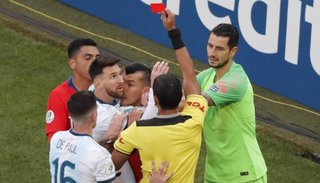 Messi recibió una fecha de suspensión por su expulsión ante Chile