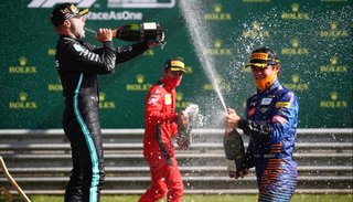 Bottas ganó en Austria y Hamilton no hizo podio por una sanción