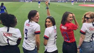 Serena Williams y actrices de Hollywood fundan un equipo de fútbol femenino