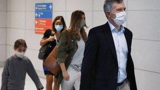 Macri llegó a Francia con su familia y deberá cumplir 14 días de cuarentena