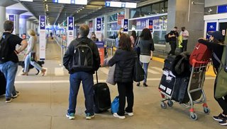 Se abriría una ventana para traer a pasajeros varados
