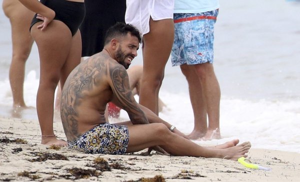 Tevez is on vacation in Miami and defines what his new team will be