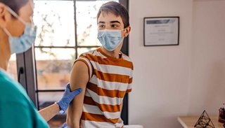 Comienza hoy la distribución en todo el país de las vacunas Moderna para adolescentes