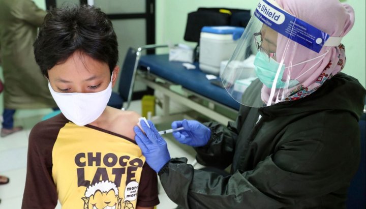 Las dosis de Moderna y Sinopharm se podrían usar para vacunar a menores en el país
