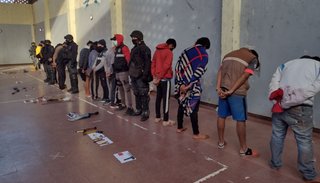 15 detenidos y armas secuestradas en sendos allanamientos en Libertador