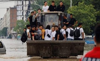 Los tornados golpean a China cuando intenta recuperarse de las inundaciones