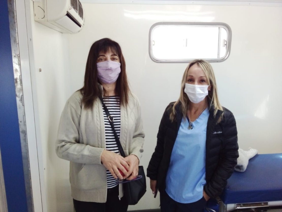 Jure y De la Serna supervisan la vacunación en móvil UATRE Jure y De la Serna supervisan la vacunación en móvil UATRE