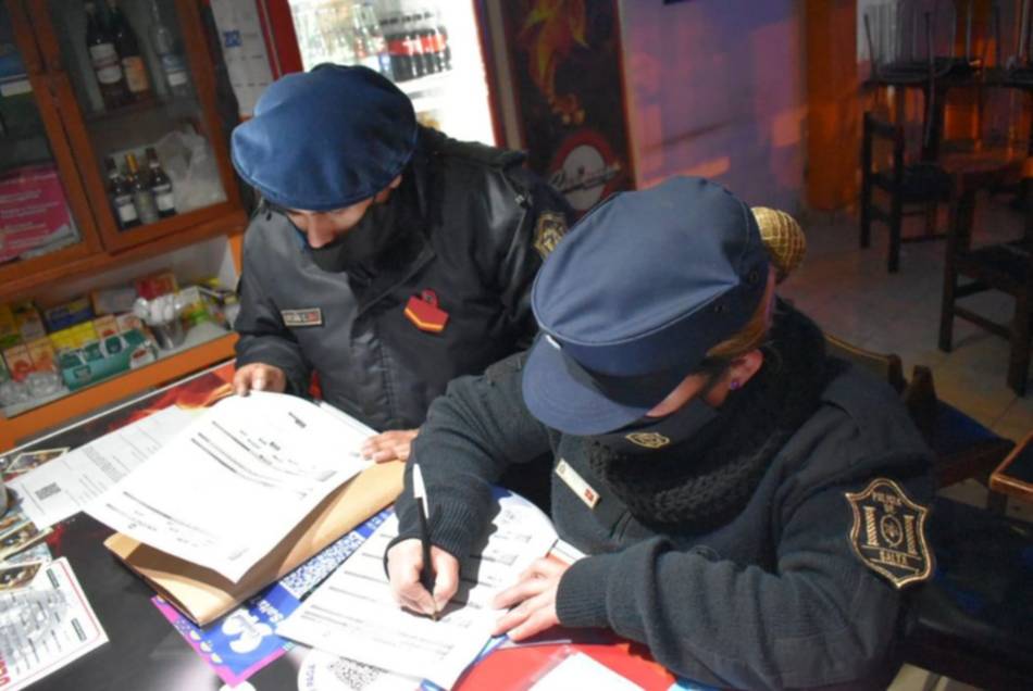 La policía realizó más de 3 mil operativos de seguridad sanitaria en toda la Provincia
