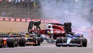 Carlos Sainz ganó en el accidentado GP de Gran Bretaña