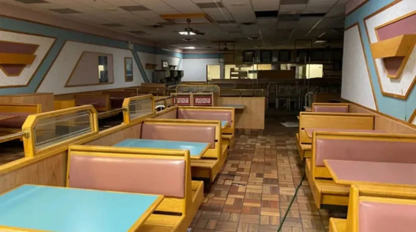 Descubren un local de Burger King de los años 80 detrás de un muro