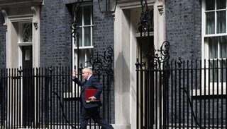 Renunciaron 17 integrantes del gabinete británico en las últimas horas