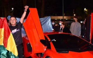 Un joven boliviano fabricó un Lamborghini con fibra de vidrio