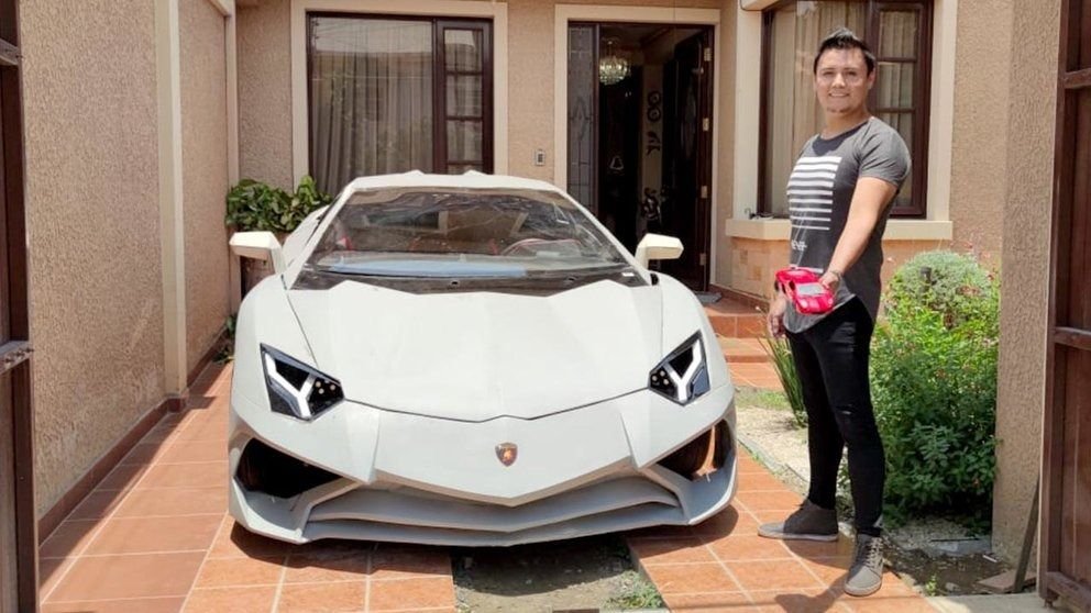 Un joven boliviano fabricó un Lamborghini con fibra de vidrio