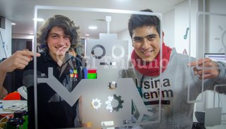 Dos jóvenes salteños, premiados a nivel mundial en robótica simulada