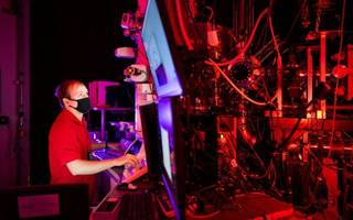 Increíble: ¡prueban un metal que se repara solo!