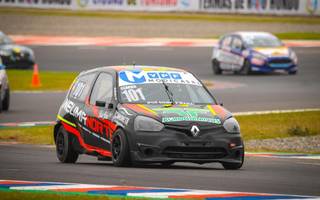 Clapier no pudo cerrar la fecha en Santiago