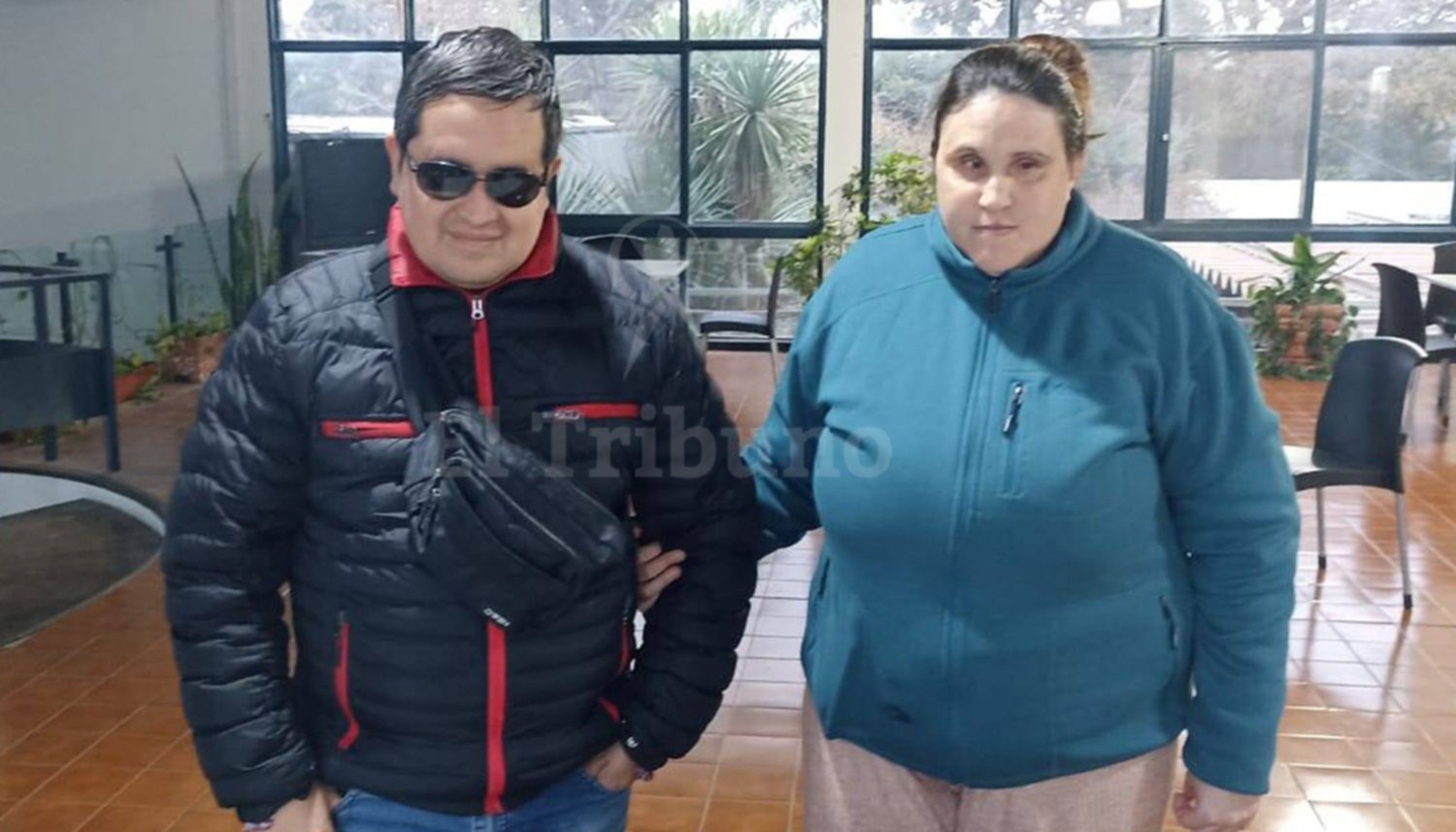 Joven pareja de no videntes fue estafada por un constructor