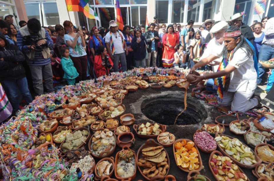 Ofrenda En La Tupac Amaru | Pachamama, Ofrenda A La Madre Tierra, Tupac ...