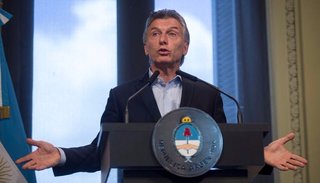 Para Macri, la culpa del aumento del riesgo país la tienen los anuncios de Cristina Fernández