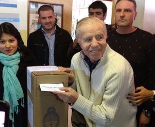 Menem en La Rioja y defendió su participación en las PASO