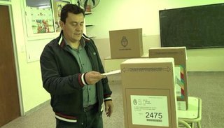 Votó el precandidato a diputado provincial Daniel D'auria, en El Galpón