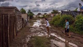 En J.V. González, vecinos hacinados piden ayuda