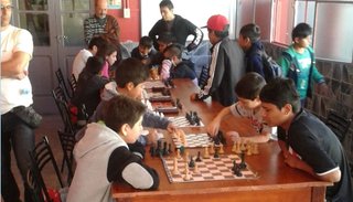 Vuelve la fiesta del ajedrez de los barrios en la Biblioteca J.C.Dávalos