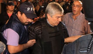 Procesaron a Lázaro Báez por lavado de dinero a través de obras públicas