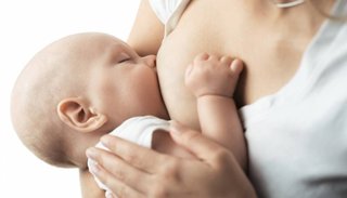 La leche materna ayuda al crecimiento del bebé y disminuye las chances de cáncer de mama