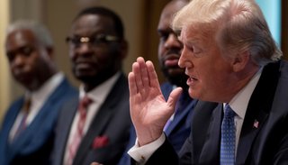 Trump pide dejar investigación de ingerencia rusa en elecciones