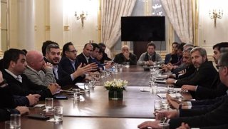 El Gobierno dio marcha atrás y suspendió por 30 días el recorte de las asignaciones familiares en zonas diferenciales