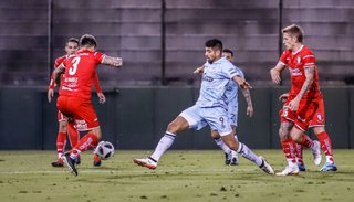 Atlético Tucumán derrotó a Huracán en Salta y avanzó a octavos