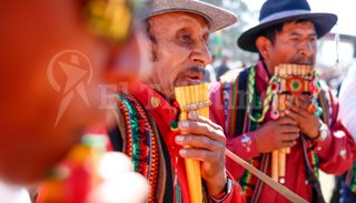 Colorido festejo de la comunidad boliviana en Salta