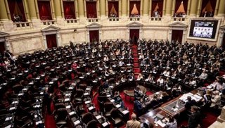 Fracasó la sesión para derogar los decretos sobre las FFAA y el recorte en las asignaciones familiares