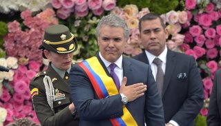 Iván Duque asumió en Colombia con un proceso de paz en remojo