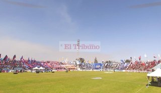 Las hinchadas deslumbraron en el Sábado Estudiantil