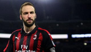 Higuaín anotó el empate al Real Madrid en su debut en Milan