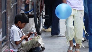 La UCA alertó que la pobreza aumenta y "afecta principalmente a los niños"