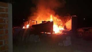 Un niño quedó atrapado entre las llamas y murió calcinado